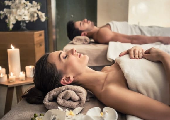 A couple getting a mobile massage in Las Vegas at home