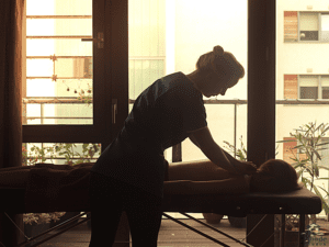 A woman getting an in-room massage in Las Vegas from a mobile massage therapist