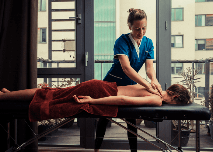 This picture of a woman receiving a mobile massage in Los Angeles represents a once in a lifetime thing to do in Los Angeles